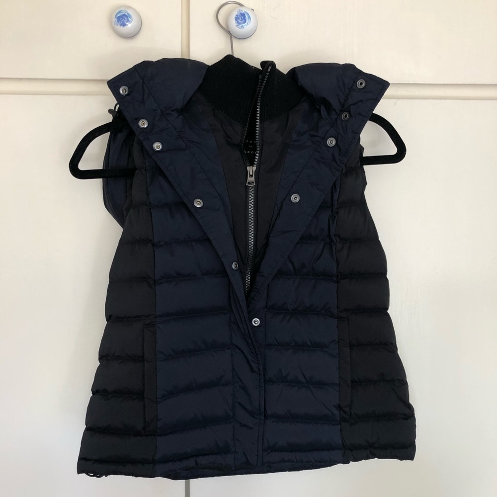 Women’s Theory T Down Vest Size XS in Black & Navy
